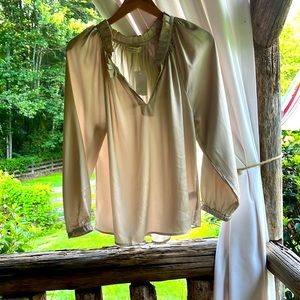 JUST LIVING NWT PEWTER COLOR BLOUSE SIZE M.
